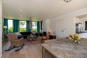 Smart TV - Bungalow in Sint Maartenszee near dunes (Zuidzande)