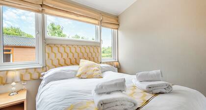 Stylish luxury lodge with hill view.