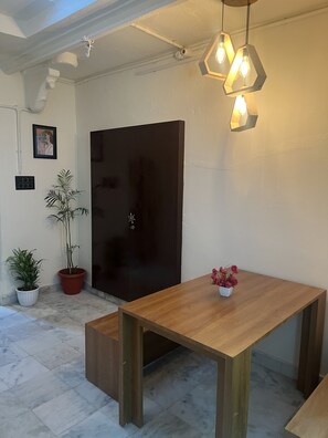 Dining - Cute and comfy space in the heart of City Udaipur (Udaipur)