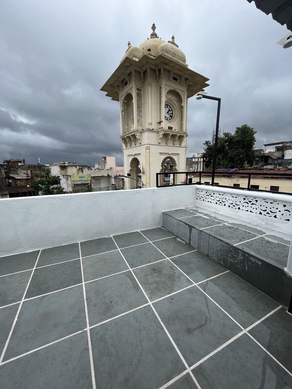 Property grounds - Cute and comfy space in the heart of City Udaipur (Udaipur)