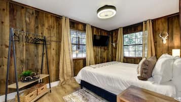 Een bureau, een strijkplank/strijkijzer, wifi, beddengoed