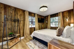 Escrivaninha, ferros/tábuas de passar roupa, Wi-Fi, roupa de cama