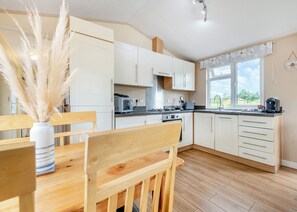 Fridge, oven, stovetop, toaster - Oak Place (Partial Lake View) (Wattleborough, Nr Shrewsbury)