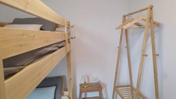 4 slaapkamers, een strijkplank/strijkijzer, wifi, beddengoed