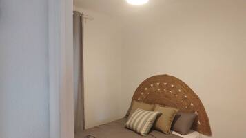 4 slaapkamers, een strijkplank/strijkijzer, wifi, beddengoed