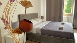 2 bedrooms, iron/ironing board, travel cot, free WiFi