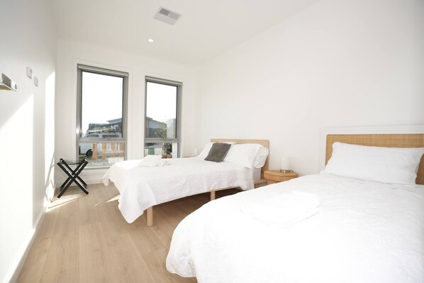 2 habitaciones, tabla de planchar con plancha, wifi y ropa de cama 