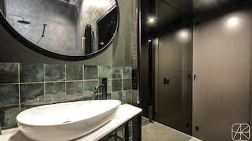 Deluxe Studio | Bathroom | Towels