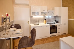 Kühlschrank, Ofen, Herdplatte, Geschirrspüler