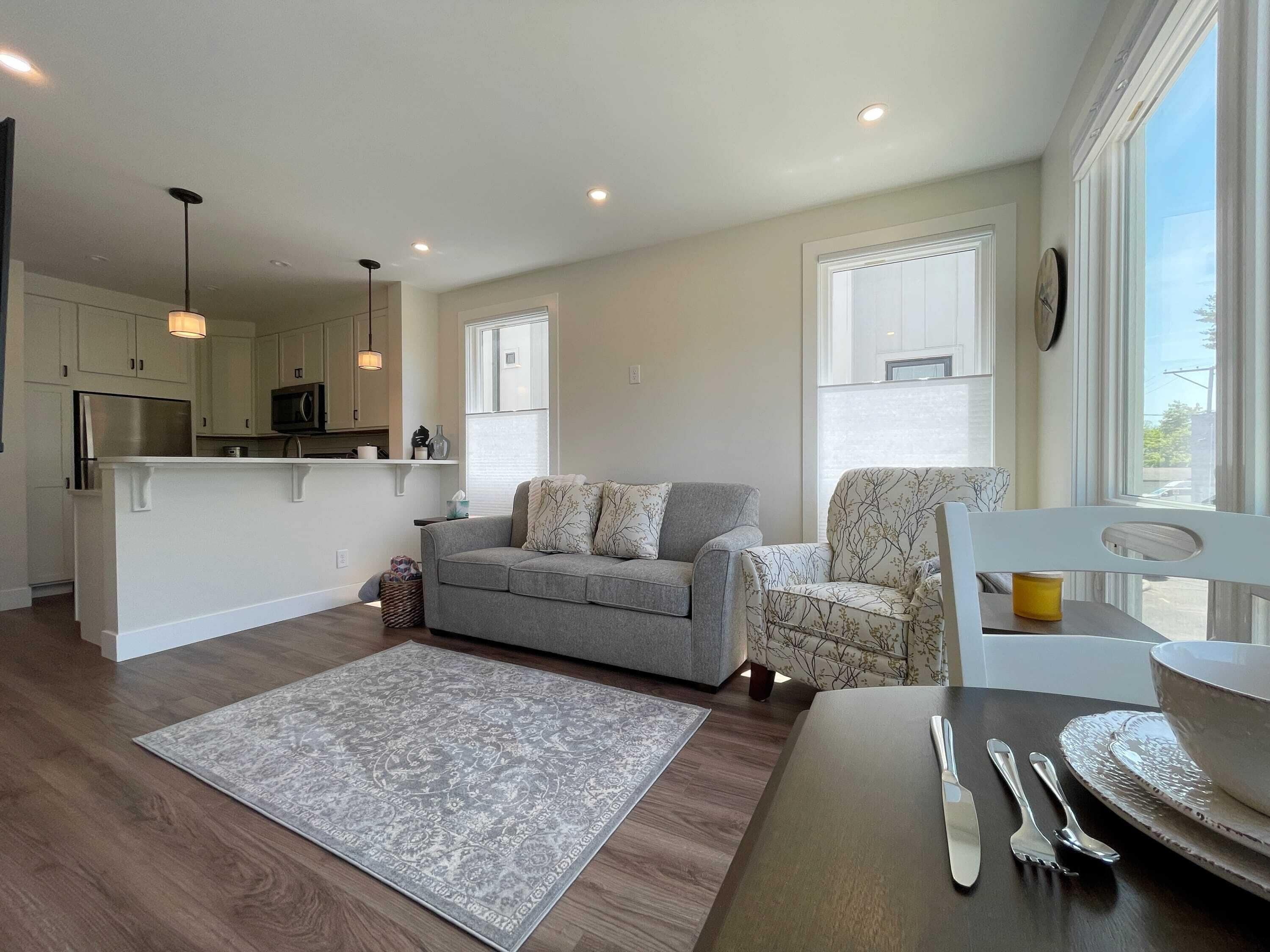 Televisión y oficina 