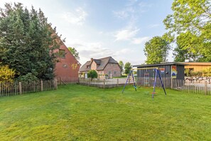 Children’s area - Gode Sünn vacation apartment in Tating for up to 4 people (Tating)
