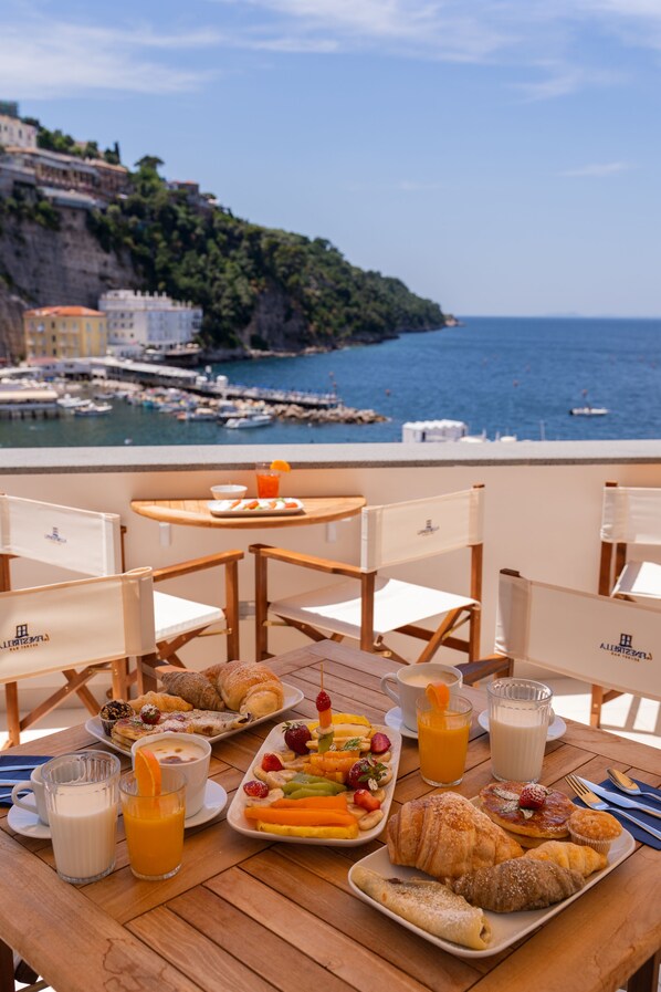Free daily cooked-to-order breakfast - Relais del Mare (Sorrento)