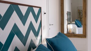 A hotel room with a bed, a mirror, and a wall-mounted air conditioner. - Relais del Mare (Sorrento)