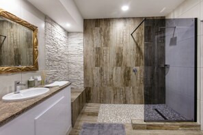 Bathroom - Rosewood Country Lodge (Rustenburg)