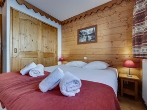 3 bedrooms, free WiFi, bed sheets