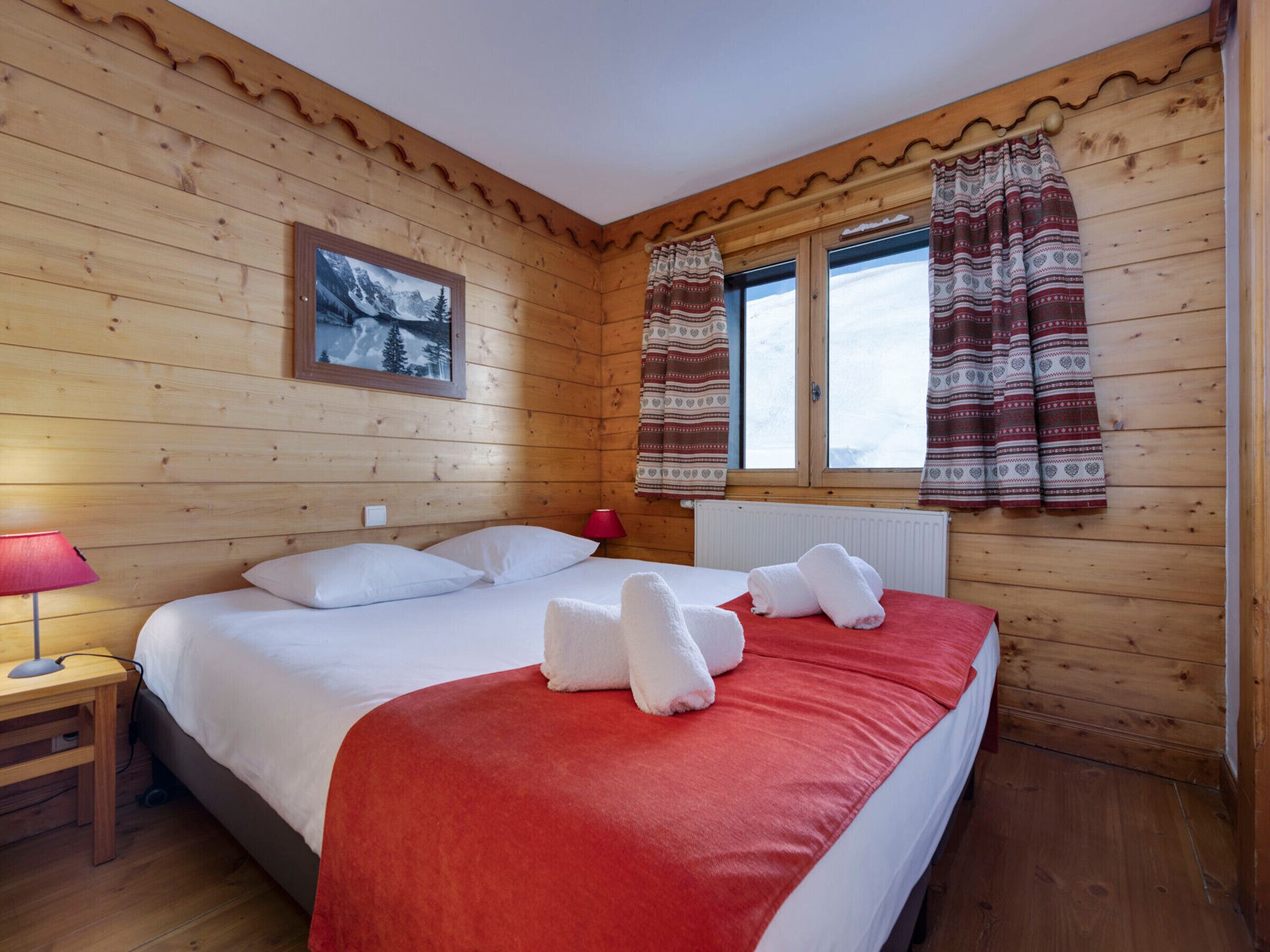 3 bedrooms, WiFi (free), bed sheets