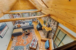 Télévision, cheminée, espaces bureaux