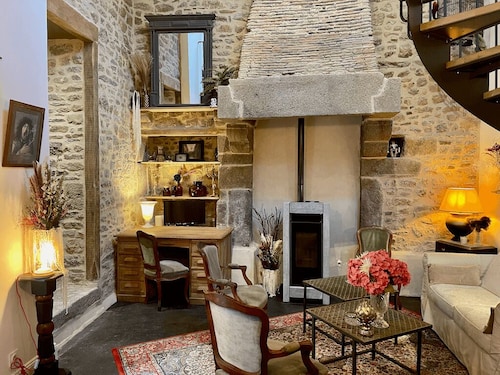 Petit gîte d’arrière-cour au pied du Château