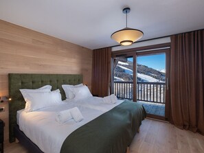 4 bedrooms, WiFi, bed sheets