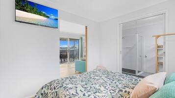 3 bedrooms, bed sheets