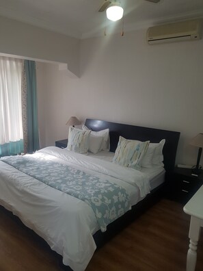 Business Double Room, Non Smoking, Garden View | Individually furnished, desk, laptop workspace, free WiFi - Lala-Nathi Guest House & Self Catering (Midrand)