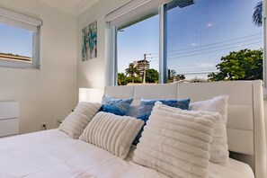 5 bedrooms, desk, iron/ironing board, WiFi - Uhost AI | 5BR Miami Oasis | Pool & Hot Tub (Miami)