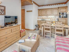 Interior - Champagny: Apartment 6 pax, Wifi, Parking, Linens included (Champagny-en-Vanoise)