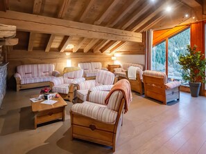 Interior - Champagny: Apartment 6 pax, Wifi, Parking, Linens included (Champagny-en-Vanoise)