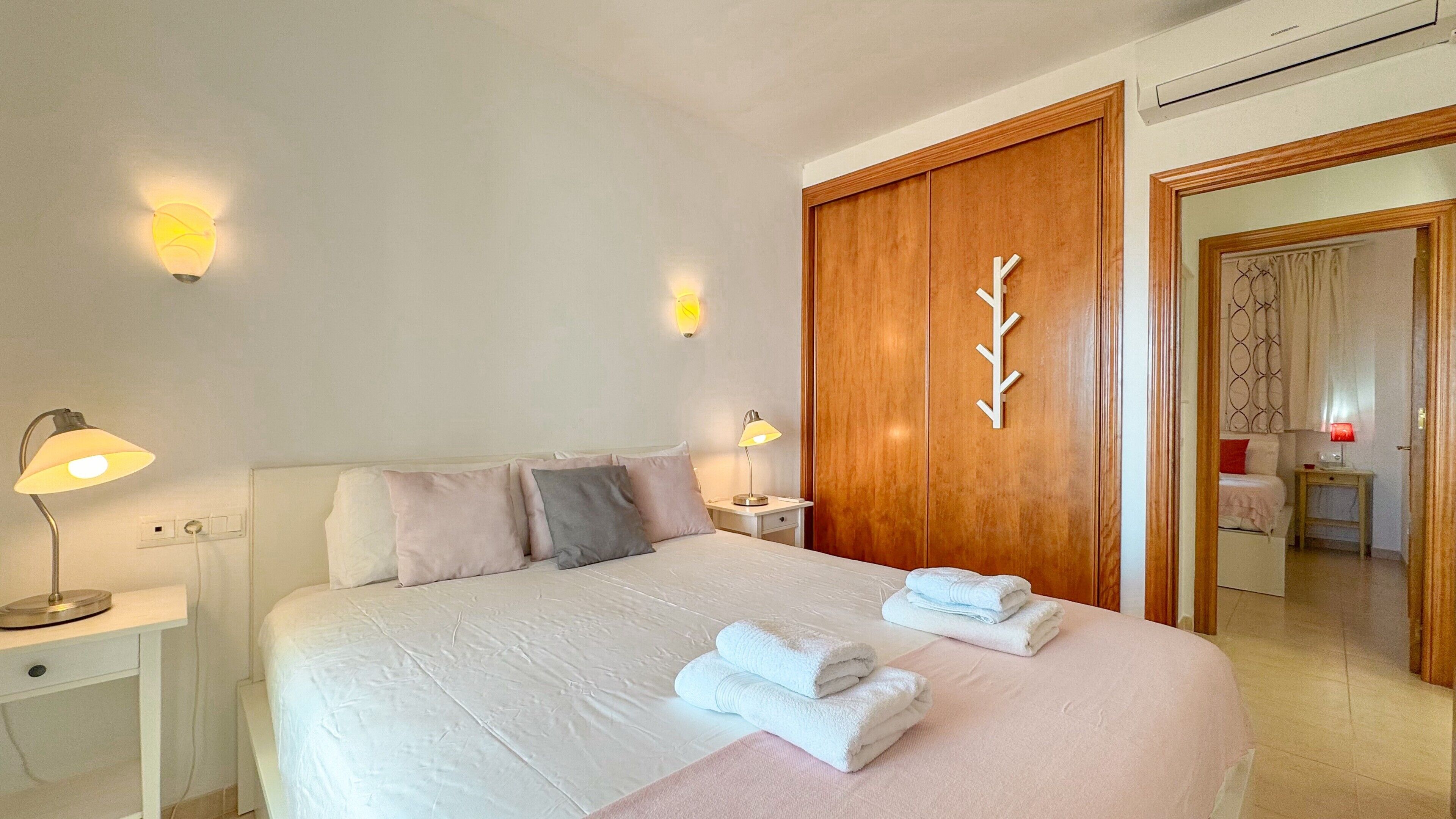 2 habitaciones, tabla de planchar con plancha y wifi gratis 