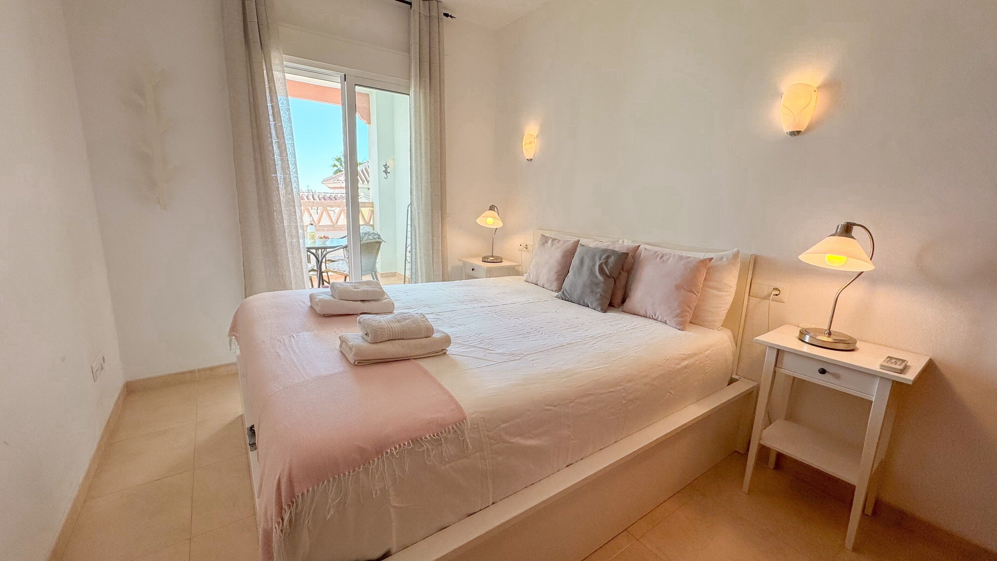 2 slaapkamers, een strijkplank/strijkijzer, gratis wifi, beddengoed