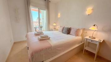 2 slaapkamers, een strijkplank/strijkijzer, gratis wifi, beddengoed