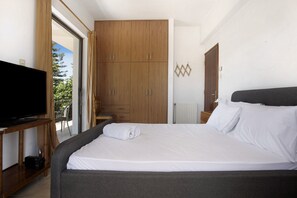 3 bedrooms, free WiFi, bed sheets - Apartment 'Heaven's Resort' with Mountain View, Wi-Fi and Air Conditioning (Zakynthos)