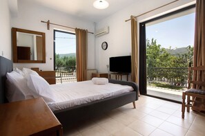 3 bedrooms, free WiFi, bed sheets - Apartment 'Heaven's Resort' with Mountain View, Wi-Fi and Air Conditioning (Zakynthos)