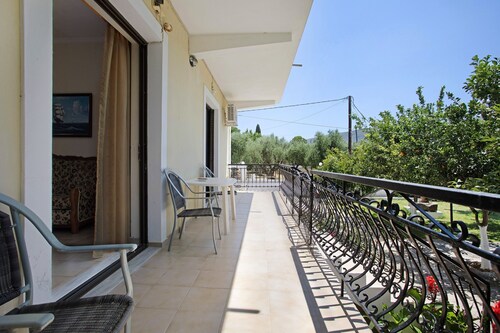 Apartment 'Heaven's Resort' with Mountain View, Wi-Fi and Air Conditioning