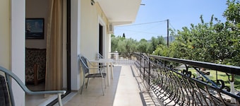 Appartement 'Heaven's Resort' met uitzicht op de bergen, draadloos internet en airconditioning