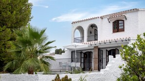 A white building with a balcony, a door, and a window. - Holiday Home 'Dalias' with Sea View, Wi-Fi and Air Conditioning (Nerja)