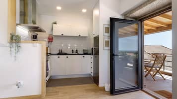 Kühlschrank, Mikrowelle, Ofen, Herdplatte