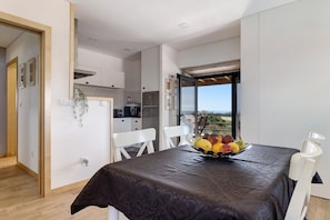 Dining - Holiday Home 'Da Lage' with Sea View, Wi-Fi and Air Conditioning (Castelo do Neiva)
