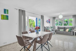 Dining - Villa Elena (Marbella)