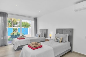 5 bedrooms, free WiFi, bed sheets