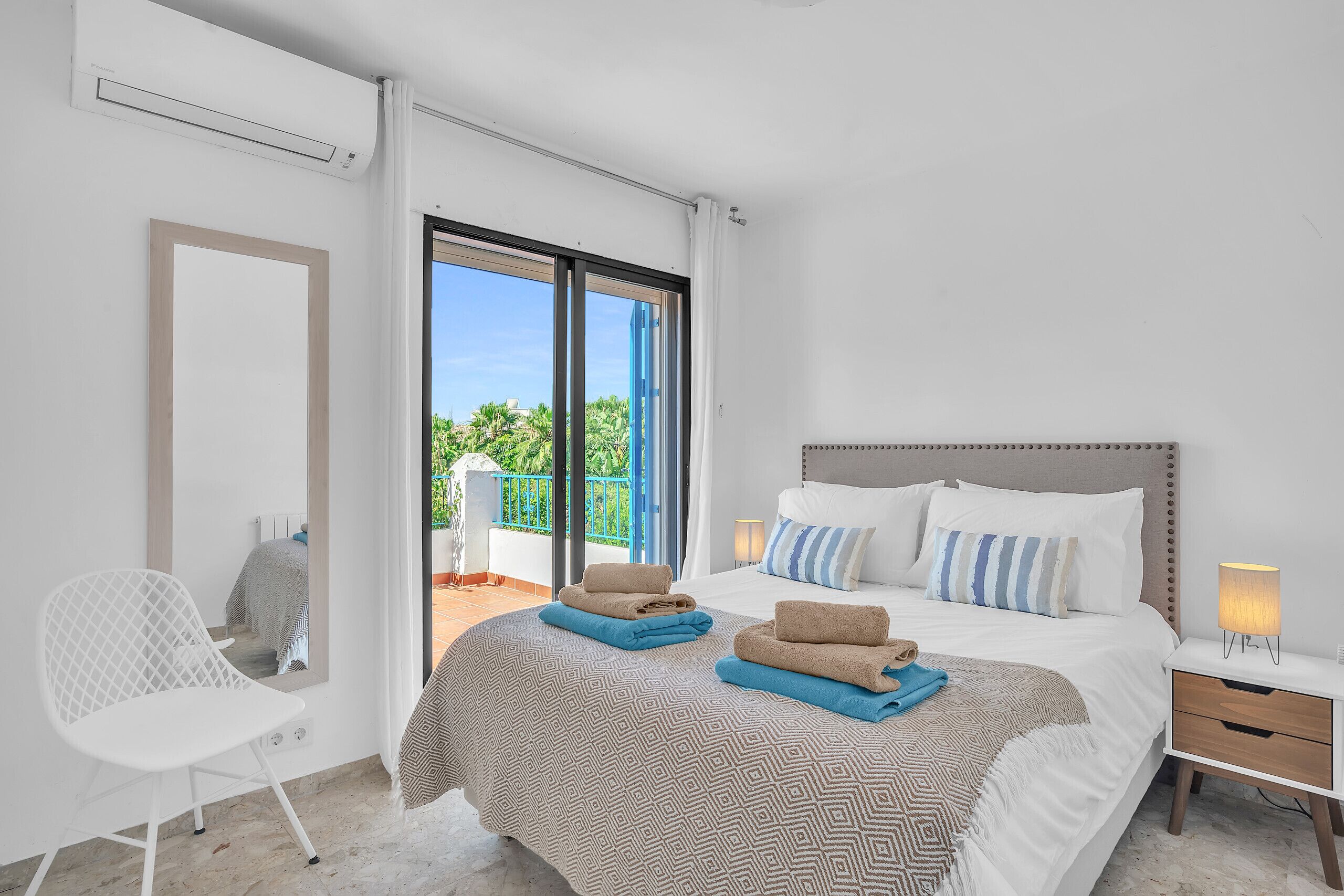 5 soverom, wi-fi (inkludert) og sengetøy