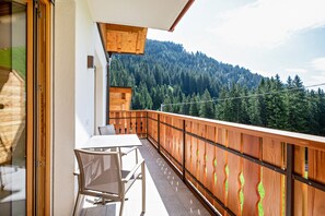 Property grounds - Holiday Apartment "Bachwiesl Hof Apt Gonn" with Mountain View, Balcony & Wi-Fi (Proves)