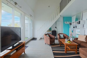 Tv, dvd-afspiller, stereoanlæg