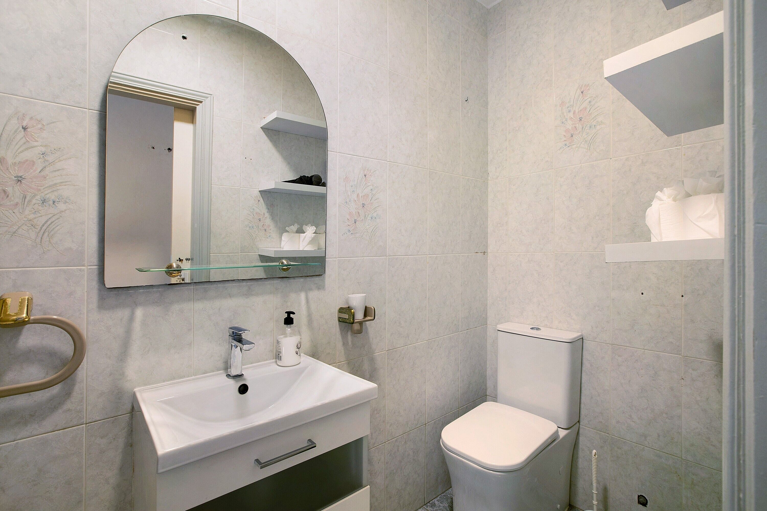 Een douche, een haardroger, handdoeken