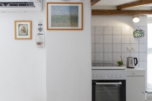 Kylskåp, mikrovågsugn, ugn och spishäll