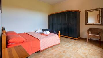 4 chambres, fer et planche à repasser, Wi-Fi gratuit, draps fournis