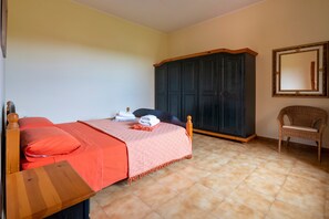 4 chambres, fer et planche à repasser, Wi-Fi gratuit, draps fournis