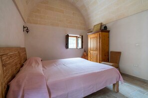 4 chambres, fer et planche à repasser, Wi-Fi gratuit, draps fournis