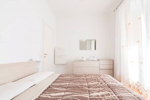 3 室のベッドルーム、アイロン / アイロン台、旅行用ベビーベッド、WiFi (無料)