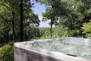 Bañera de hidromasaje al aire libre